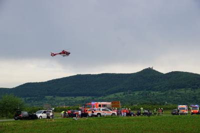 Kirchheim-Nabern: Mehrere Verletzte nach schwerem Kreuzungscrash